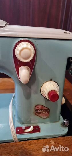 Швейная машина LADA 237-1 (Чехословакия)