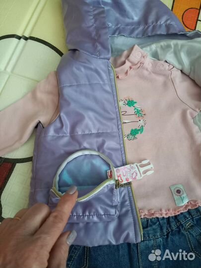 Жилет, джинсы и кофточка