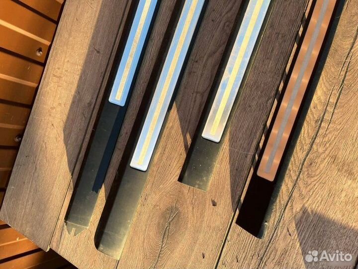 Накладка внутренняя порог передняя Audi A8 D3 3.2