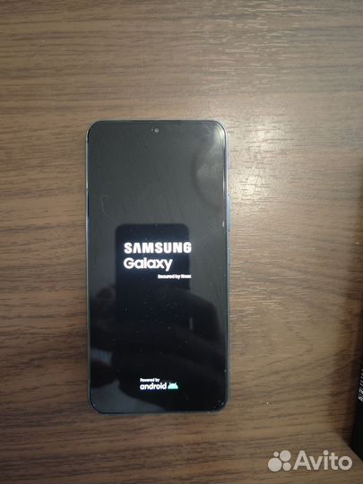 Samsung Galaxy S22, 8/256 ГБ