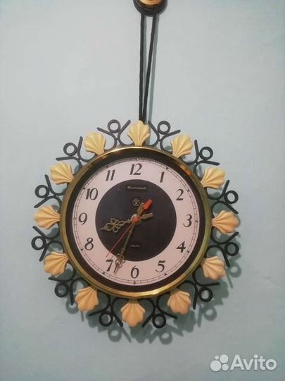 Часы янтарь СССР настенные. Кварцевые