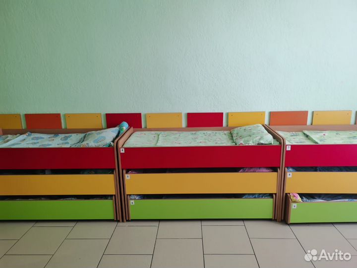 Трехъярусная кровать