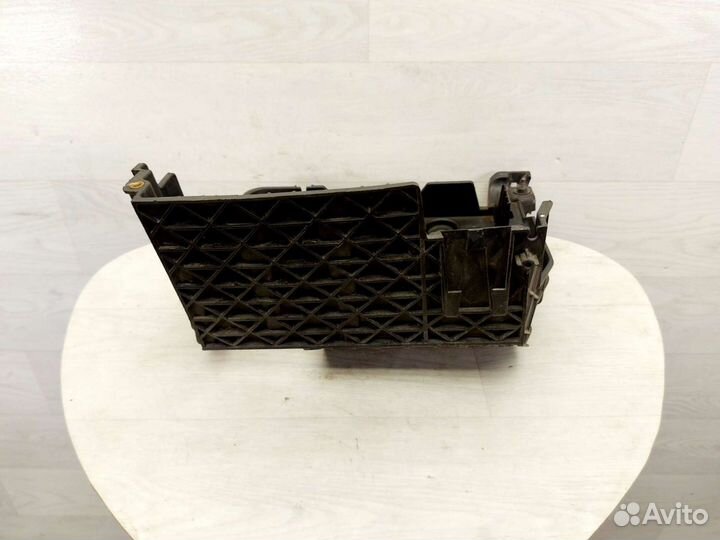 Подставка под аккумулятор Renault Megane2/Scenic2