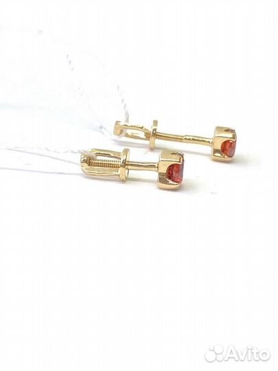 Золотые серьги с камнем