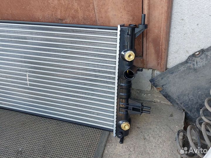 Опель Зафира А, Астра Радиатор охлаждения 9193265