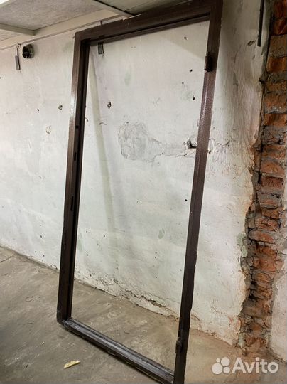 Дверь входная металлическая бу