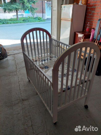 Детская кроватка без маятника