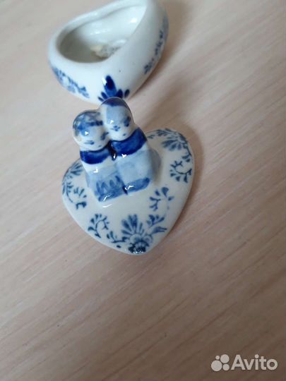 Фарфоровая шкатулочка Гжель