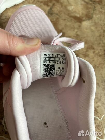 Кроссовки женские