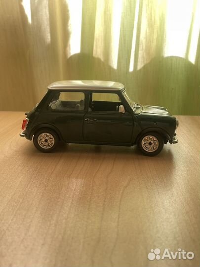 Коллекционная модель Mini Cooper 1960 года 1:24