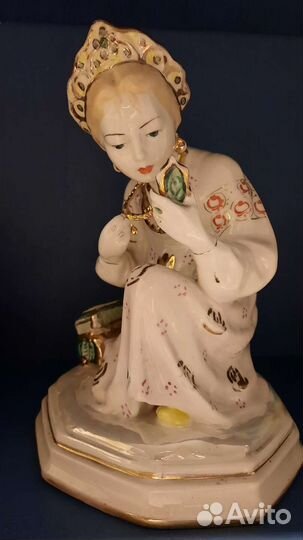 Статуэтка фарфор