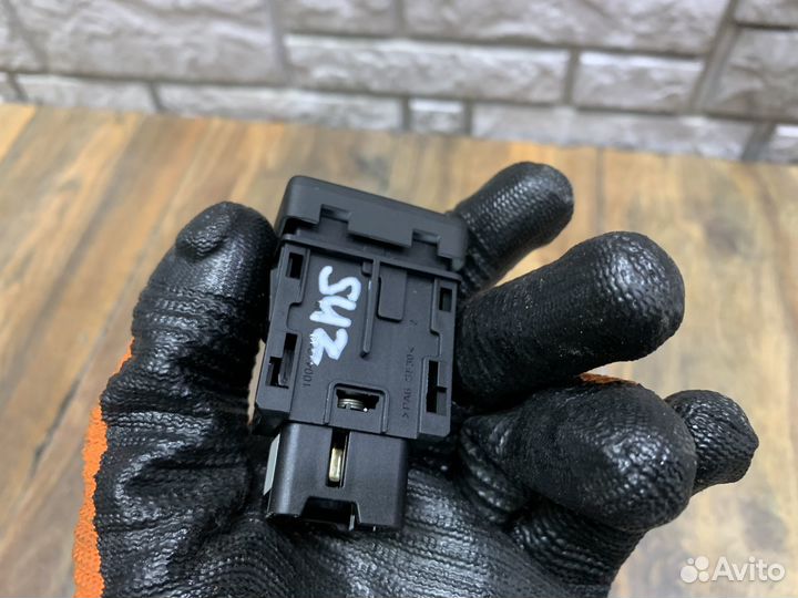 Suzuki Vitara Кнопка помощи спуска со склона