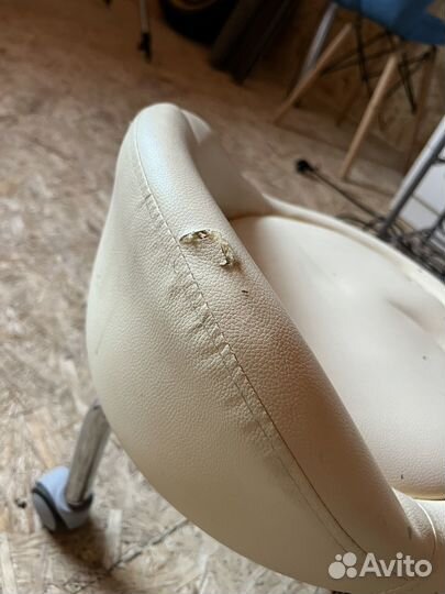 Стул на колесах таблетка