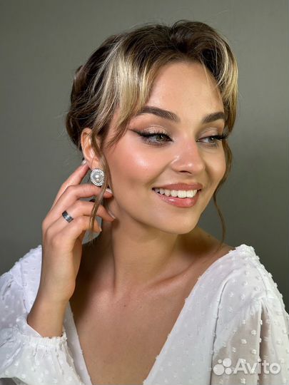 Свадебный стилист визажист / причёски и макияж