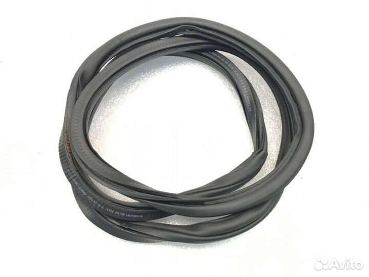 Уплотнитель двери задний левый Volkswagen Polo