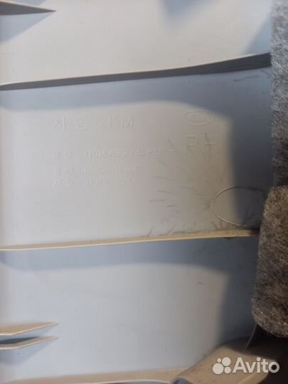 Обшивка задней стойки правая Kia Sportage 2