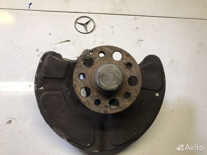 Поворотный кулак передний правый Мерседес w212 2wd