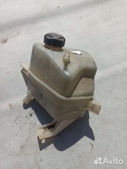 Расширительный бачок Лада Калина Гранта