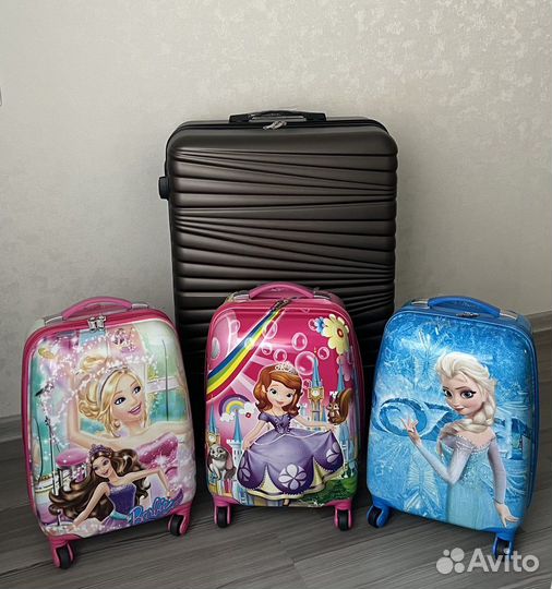 Чемодан детский новый