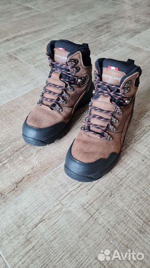 Трекинговые ботинки