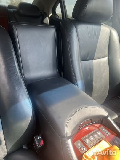 Подлокотник с манитором LS 460