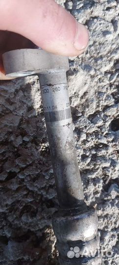 Трубка кондиционера на Volkswagen Phaeton