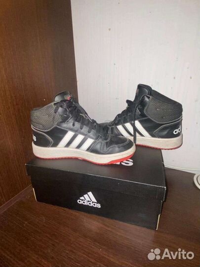 Кроссовки adidas