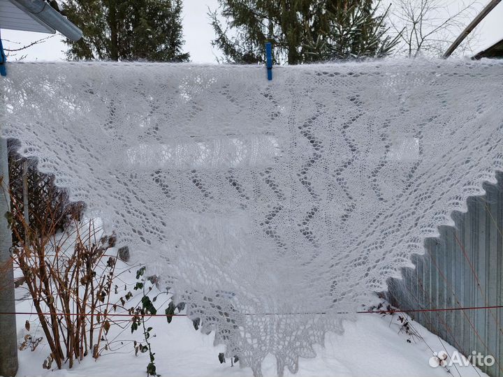 Пуховая косынка белая