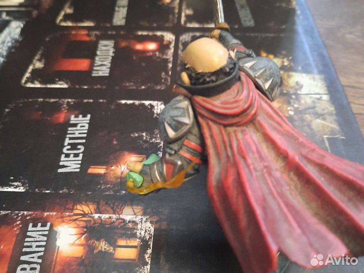 Коллекционная фигурка