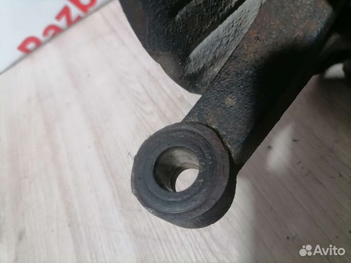 Левый поворртный кулак Chevrolet Lacetti