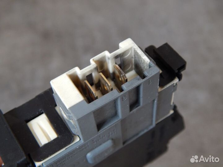 Замок люка (двери) ст.машины Ariston C00111494