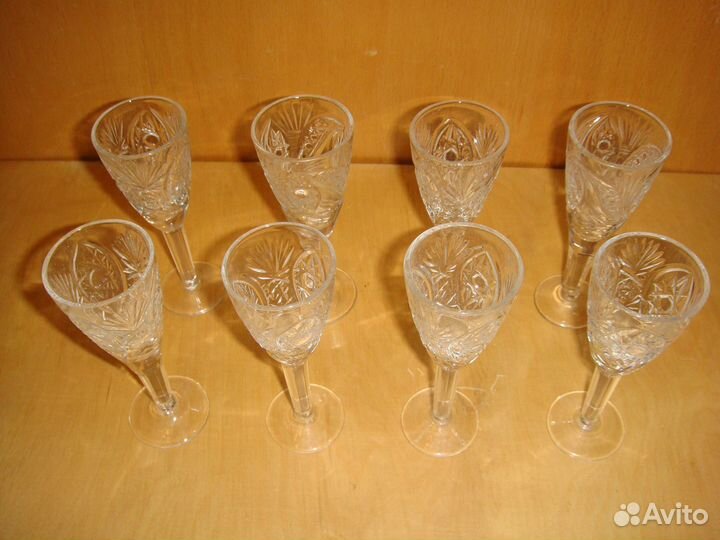 Хрустальные рюмки 8 штук