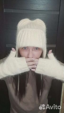 Шапка вязанная с митенками