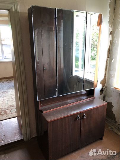 Трюмо с зеркалом