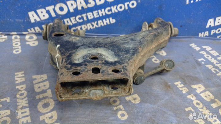 Передний левый рычаг Kia Sorento 1 внедорожник