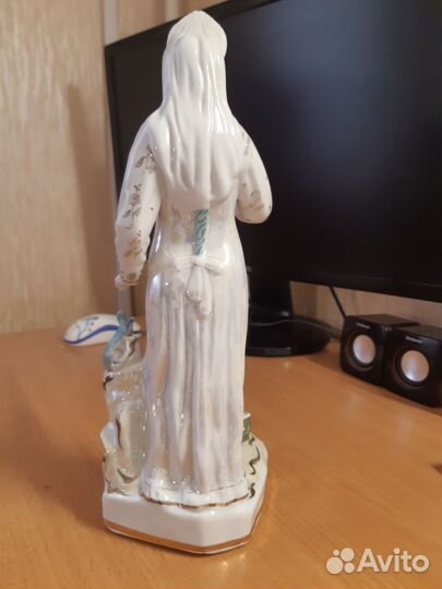 Статуэтка фарфор 