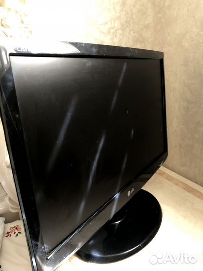 Монитор LG 22