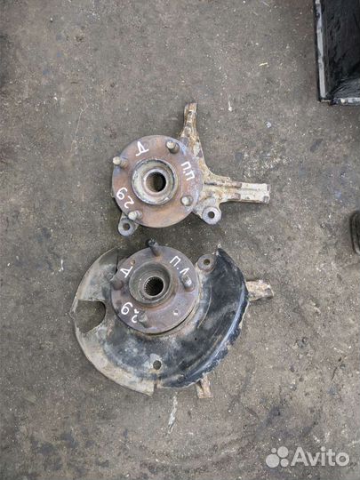 Поворотный кулак Nissan Almera N15