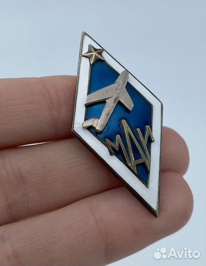 Знак значок маи серебро СССР винтовой эмаль
