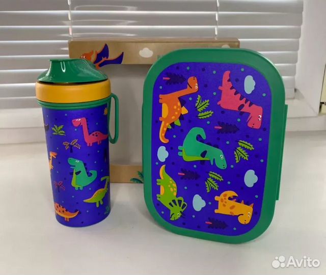 Ланчбокс и стакан