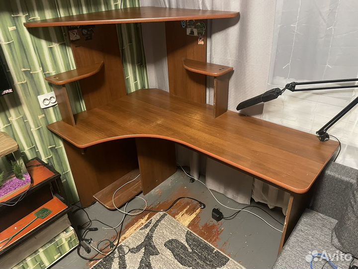 Компьютерный стол