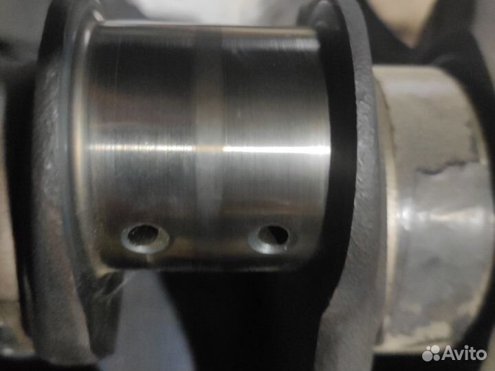 Каленвал на бмв 4,4 матор