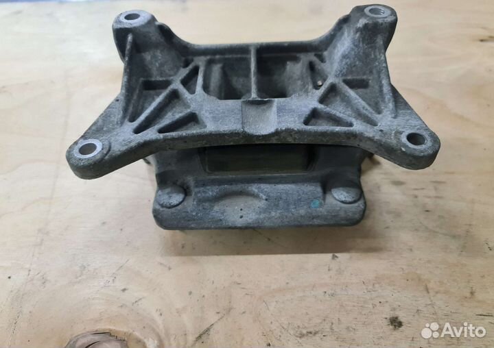 Подушка АКПП Mercedes CLS218 рест 4Matic