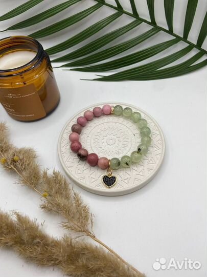 Браслет-талисман из камней 