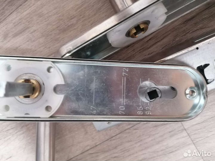 Дверные ручки с замком и личинкой