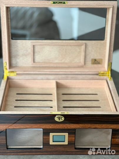 Хьюмидор Lubinski на 100 сигар cо стеклом (новый)