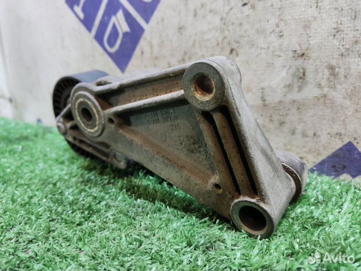 Натяжитель ремня генератора Bmw E39 седан 2.5 M52