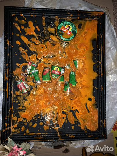 Картина из эпоксидной смолы и осколков банки