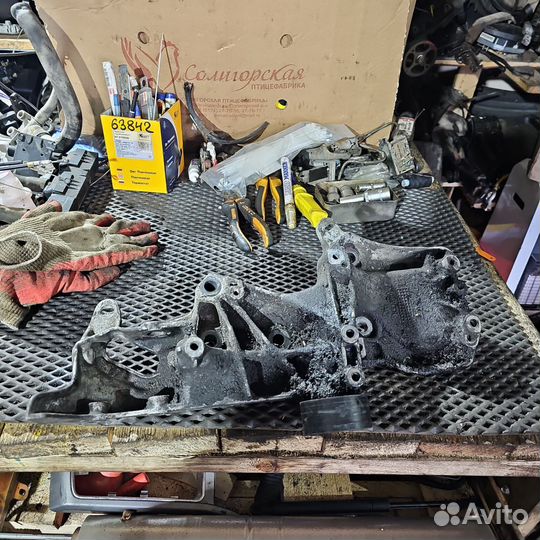 Кронштейн компрессора кондиционера Renault Scenic1