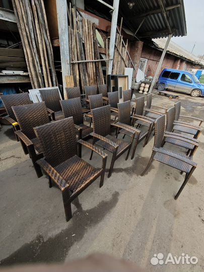 Стулья из ротанга